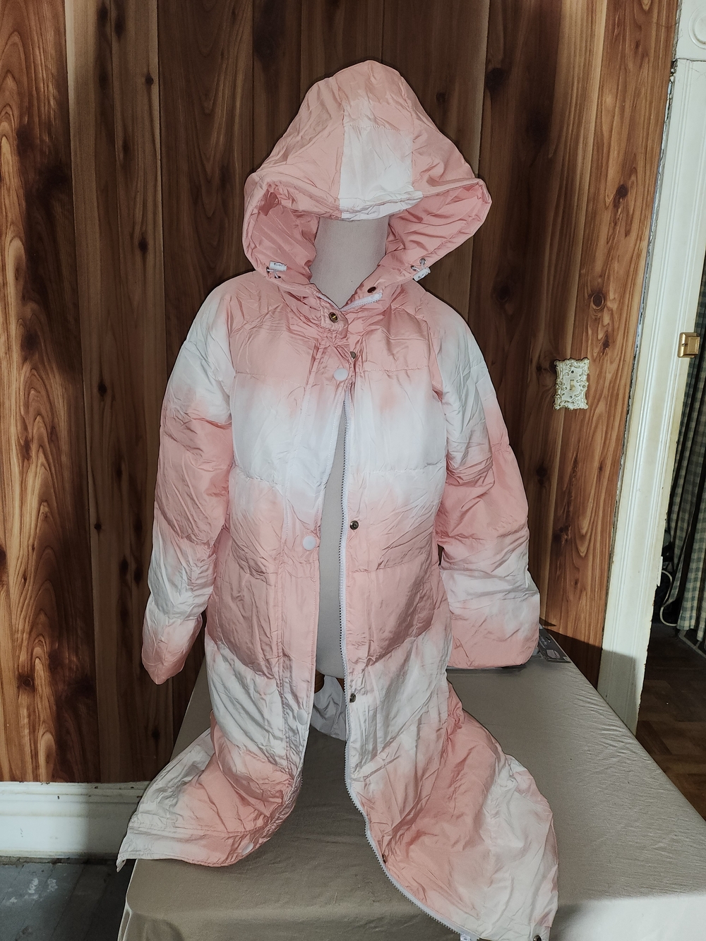 NWOT. Women’s Long Hooded Puffer Duck Down Filled Coat - Pink & White - Picture 2 of 6